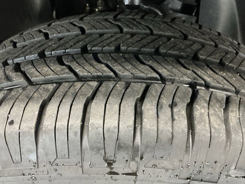 Used 2023 Nissan Frontier SV image 26