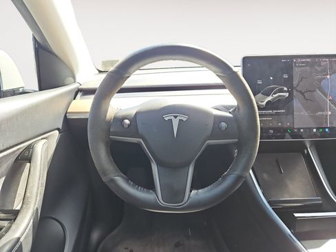 Used 2021 Tesla Model Y Long Range image 12