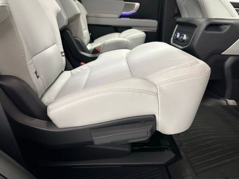 Used 2025 Ford Expedition Platinum image 53