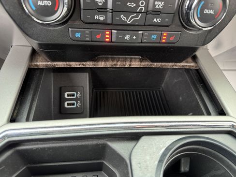 Used 2019 Ford F250 Lariat w/ Chrome Package image 20