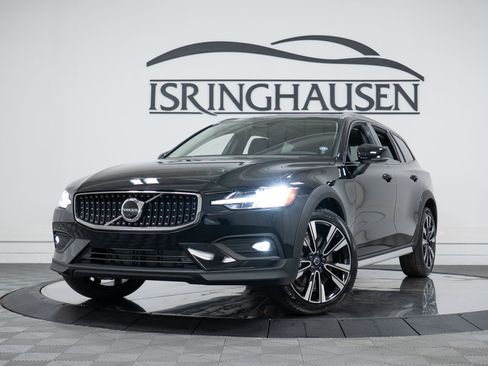 New 2026 Volvo V60 B5 Cross Country Ultra w/ Climate Package AWD/4WD image 26
