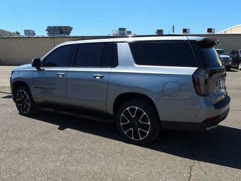 Used 2025 Chevrolet Suburban RST w/ RST Capability Package AWD/4WD image 7