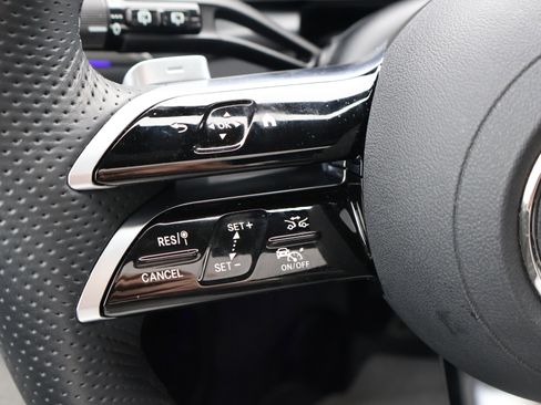 Certified 2025 Mercedes-Benz GLC 300 image 33