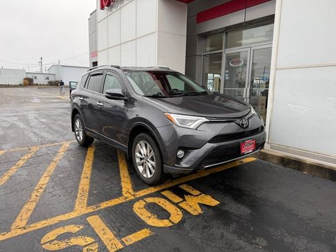 Used 2017 Toyota RAV4 Platinum image 3