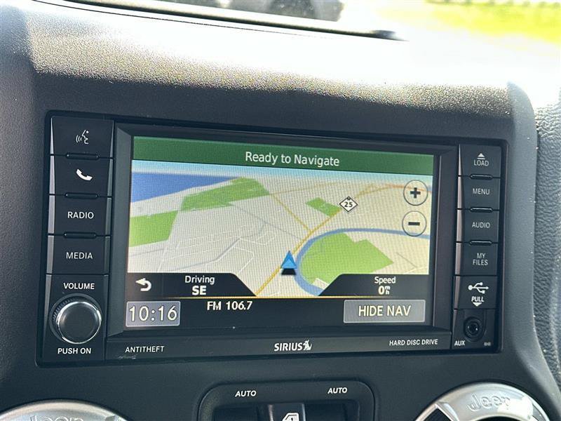 Used 2016 Jeep Wrangler Unlimited Sahara w/ Dual Top Group AWD/4WD image 17