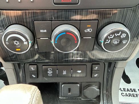 Used 2016 Chevrolet Traverse LT AWD/4WD image 25