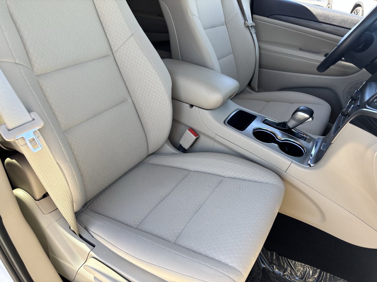Used 2021 Jeep Grand Cherokee Laredo AWD/4WD image 8
