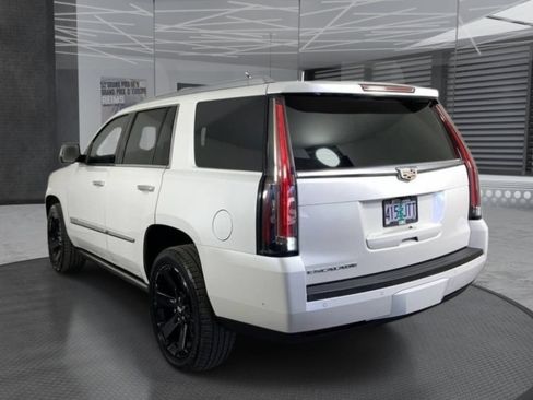 Used 2017 Cadillac Escalade Premium Luxury AWD/4WD image 7