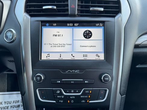 Used 2019 Ford Fusion SE FWD image 22