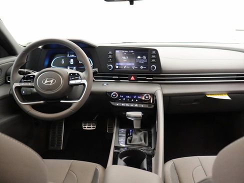 Used 2026 Hyundai Elantra SEL Sport FWD image 13