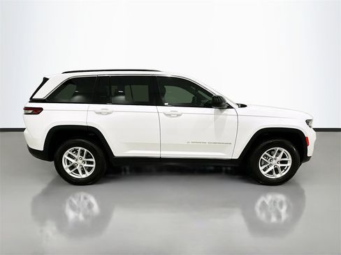 Used 2024 Jeep Grand Cherokee Laredo X image 8