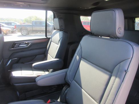 New 2026 GMC Yukon XL Denali w/ Sun & Power Step Package image 13