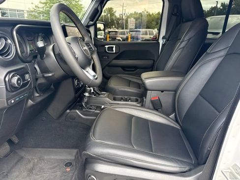 Used 2024 Jeep Wrangler Unlimited Sahara w/ Technology Group AWD/4WD image 23