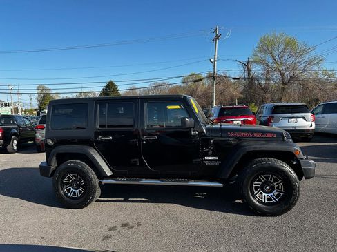Used 2017 Jeep Wrangler Unlimited Sport w/ Connectivity Group AWD/4WD image 4