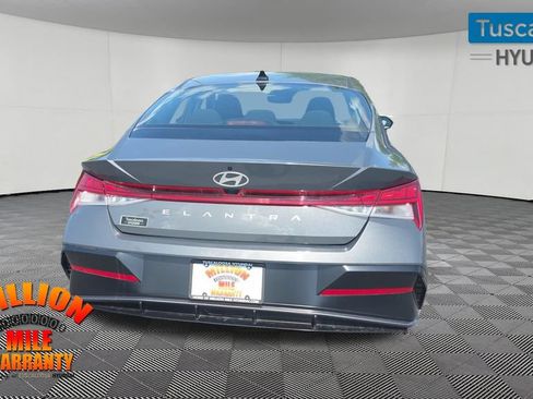 Used 2025 Hyundai Elantra SEL FWD image 7
