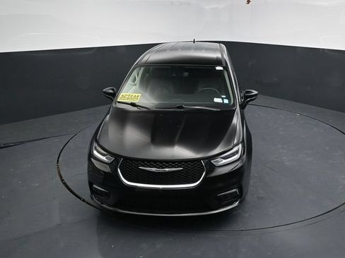 Used 2024 Chrysler Pacifica Touring-L FWD image 36
