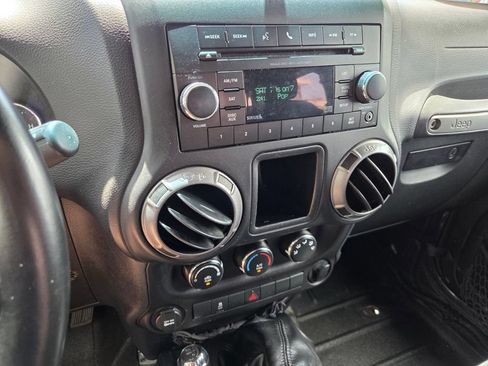 Used 2018 Jeep Wrangler Sport AWD/4WD image 18
