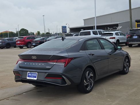 Used 2025 Hyundai Elantra Limited FWD image 3