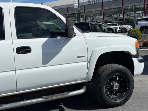 Used 2004 GMC Sierra 2500 SLE w/ Heavy-Duty Power Package AWD/4WD image 4