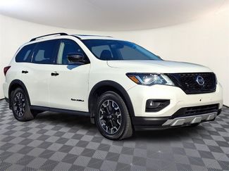 Used 2020 Nissan Pathfinder SL image 1