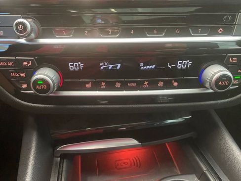 Used 2021 BMW 540i xDrive w/ Premium Package image 29