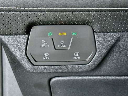 Used 2025 Volkswagen Atlas SE FWD image 17