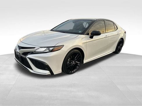 Used 2024 Toyota Camry XSE image 3