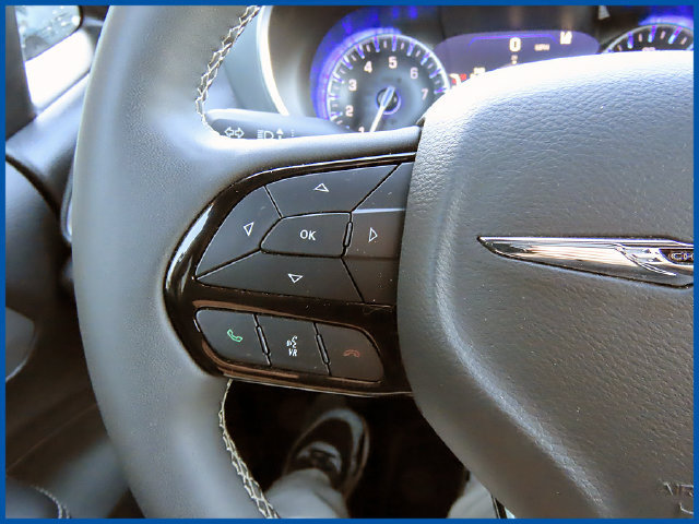 Used 2026 Chrysler Pacifica Limited w/ S Appearance Package FWD image 18