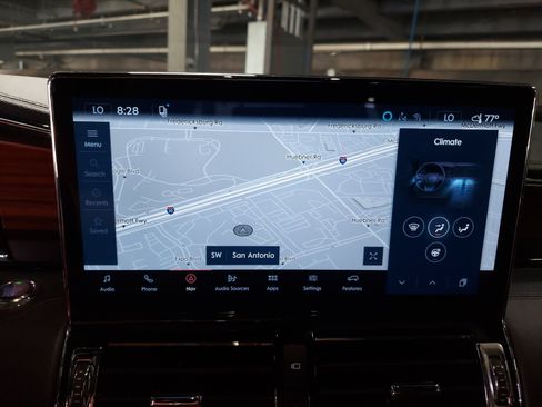 Used 2024 Lincoln Navigator Premiere AWD/4WD image 14