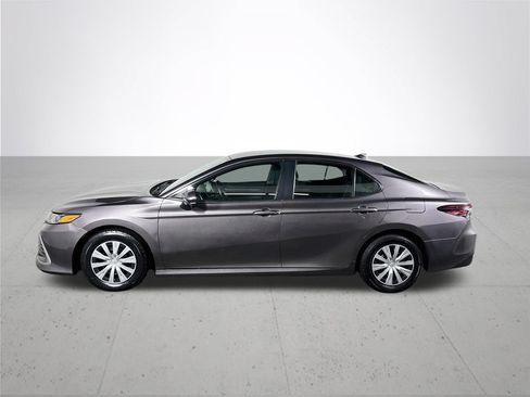 Used 2022 Toyota Camry LE FWD image 9