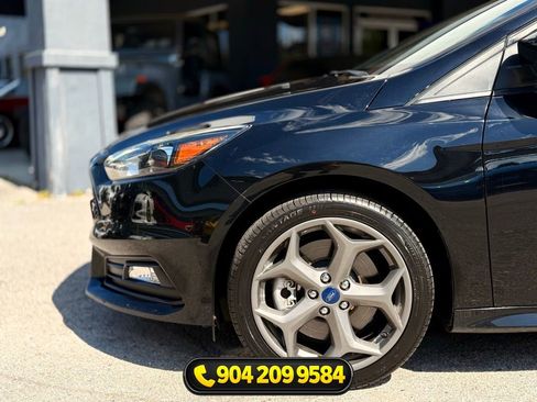 Used 2018 Ford Focus ST w/ Equipment Group 401A FWD image 12