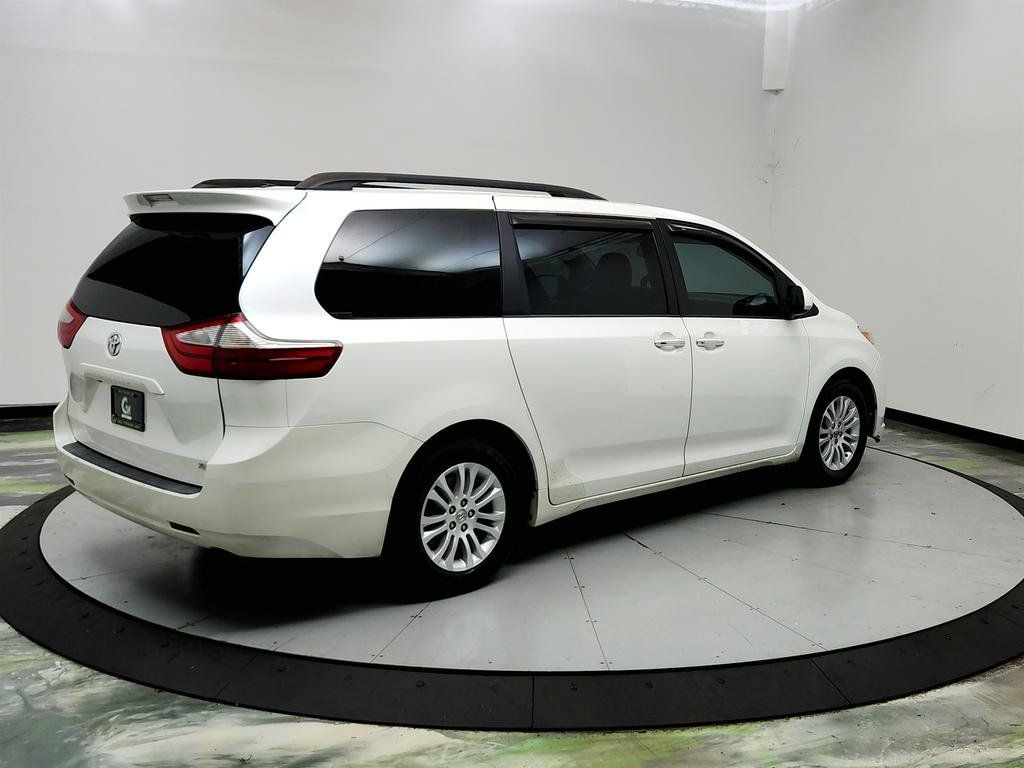 Used 2015 Toyota Sienna XLE FWD image 5