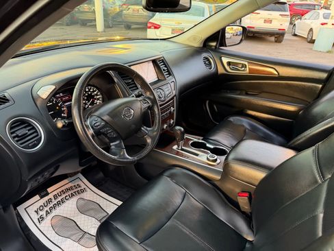 Used 2018 Nissan Pathfinder Platinum w/ Cargo Package image 15