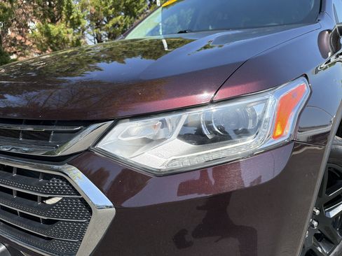 Used 2021 Chevrolet Traverse LT image 7