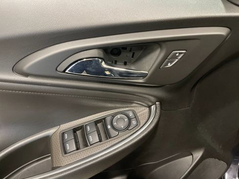 Used 2022 Chevrolet Malibu LT w/ Leather Package FWD image 13