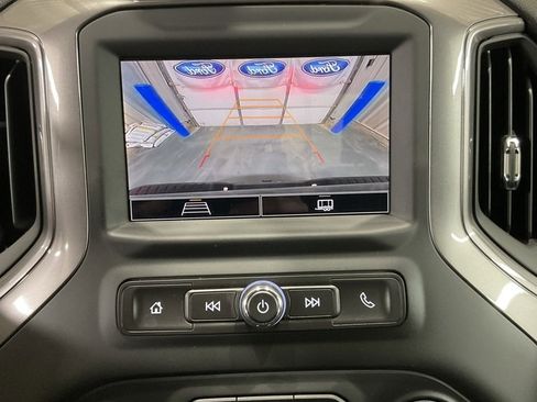 Used 2025 Chevrolet Silverado 2500 Custom w/ Custom Value Package image 18