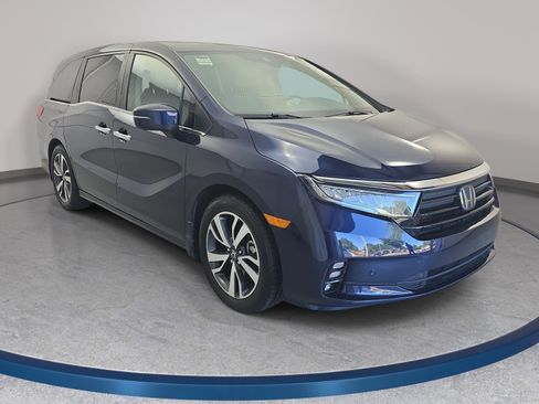 Certified 2023 Honda Odyssey Touring image 3