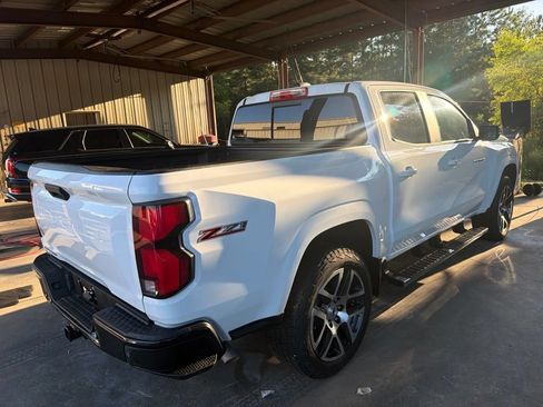 Used 2024 Chevrolet Colorado Z71 w/ Z71 Convenience Package 2 AWD/4WD image 3