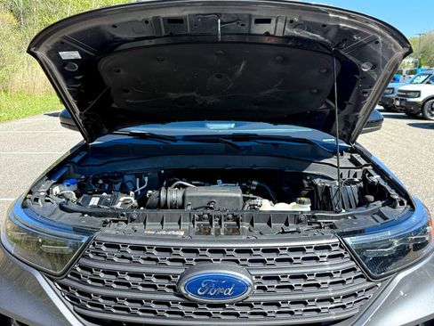 Certified 2022 Ford Explorer XLT w/ Equipment Group 202A AWD/4WD image 16