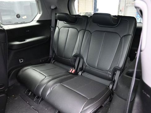 Used 2022 Jeep Grand Cherokee L Limited w/ Luxury Tech Group II image 14