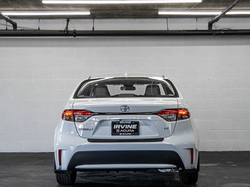 Used 2021 Toyota Corolla LE image 4