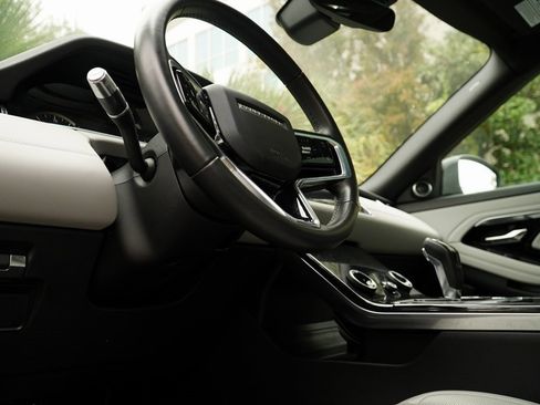 Used 2022 Land Rover Range Rover Evoque SE image 12