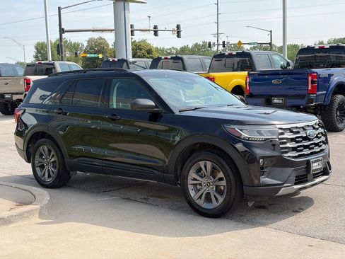 New 2026 Ford Explorer Active w/ Active Comfort Package AWD/4WD image 7