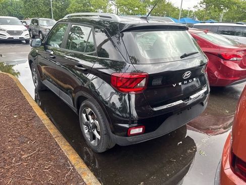 Used 2025 Hyundai Venue SEL FWD image 6