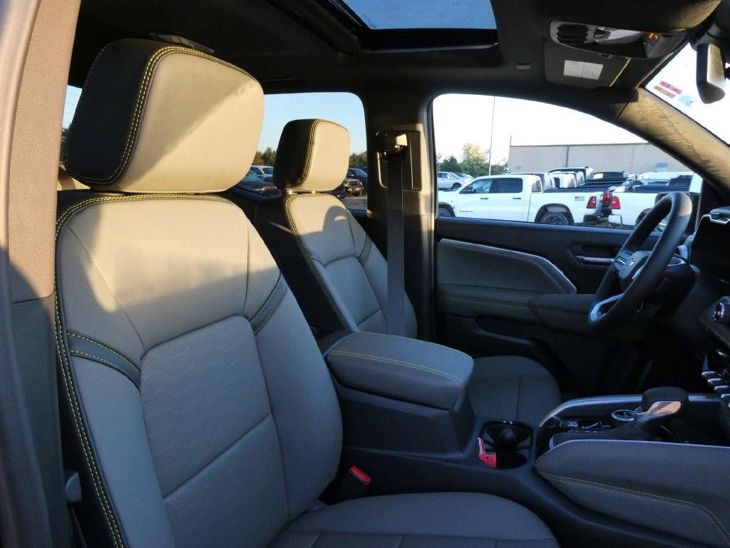 New 2026 Chevrolet Colorado ZR2 w/ Technology Package AWD/4WD image 10