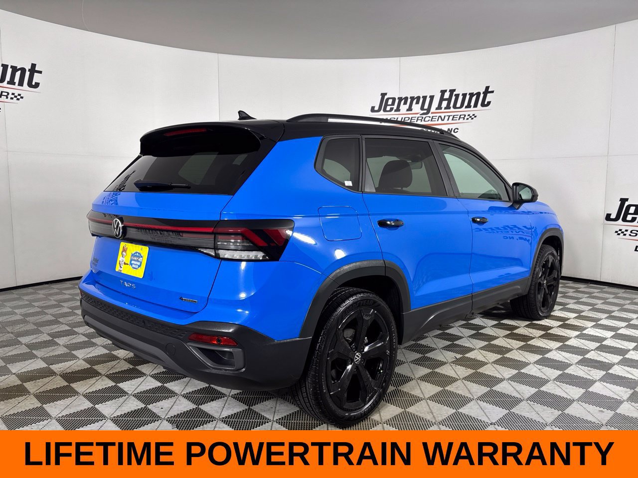 Used 2025 Volkswagen Taos SE AWD/4WD image 5