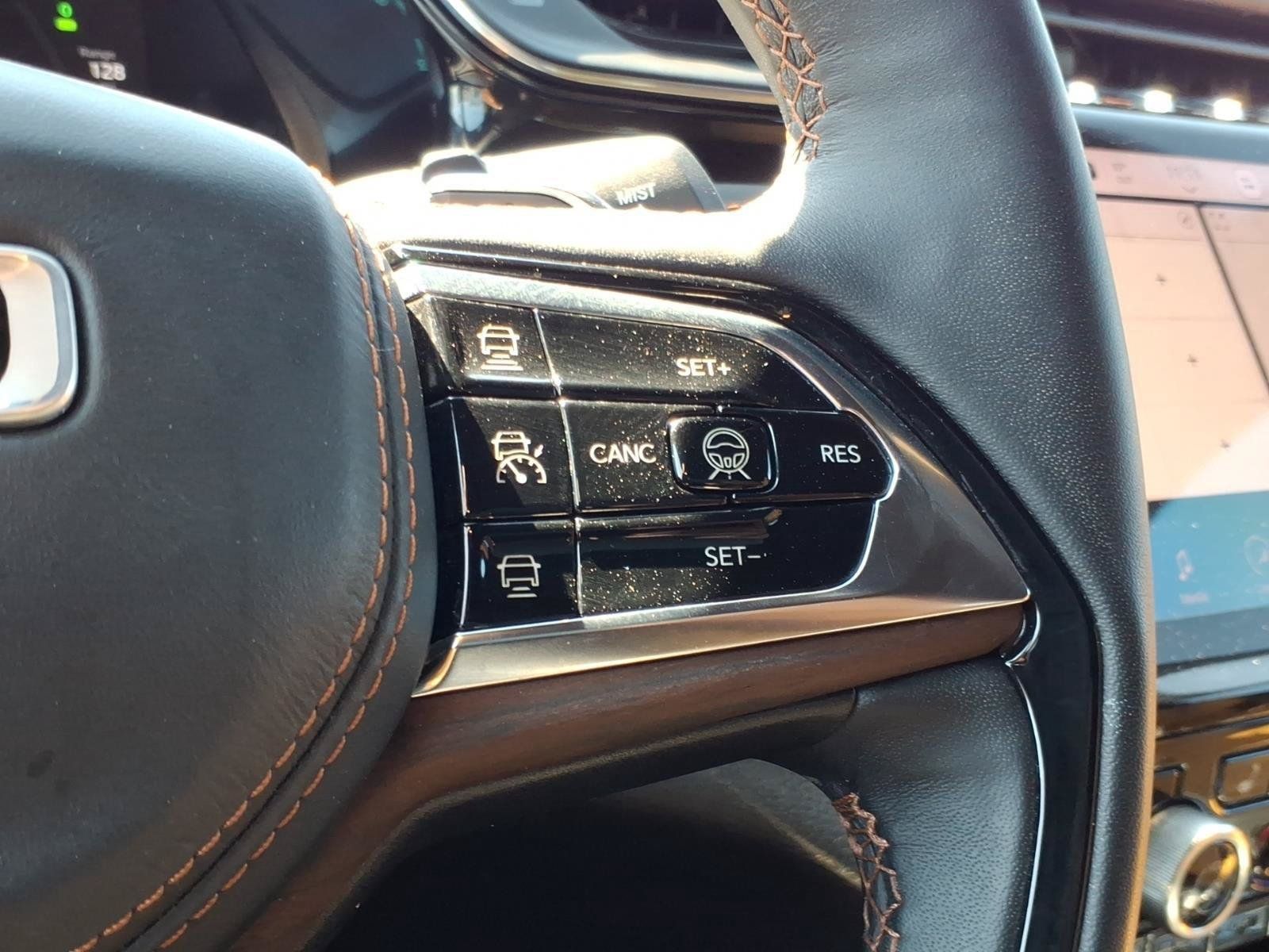 Used 2023 Jeep Grand Cherokee Summit w/ Advanced Protech Group IV AWD/4WD image 29