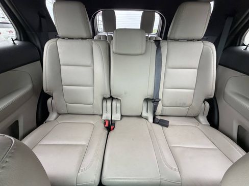 Used 2015 Ford Explorer XLT w/ Equipment Group 202B FWD image 27