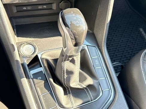Used 2022 Volkswagen Tiguan SE image 22