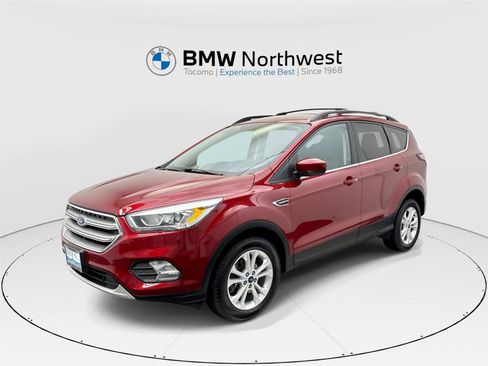 Used 2017 Ford Escape SE w/ Equipment Group 201A image 1
